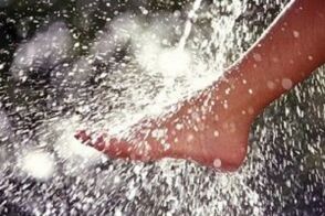 contrast shower for legs for varicose veins